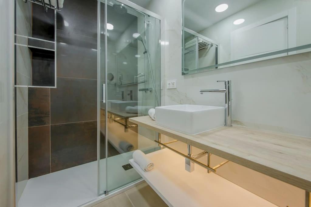 Suara Apartamentos 2 Мадрид Экстерьер фото