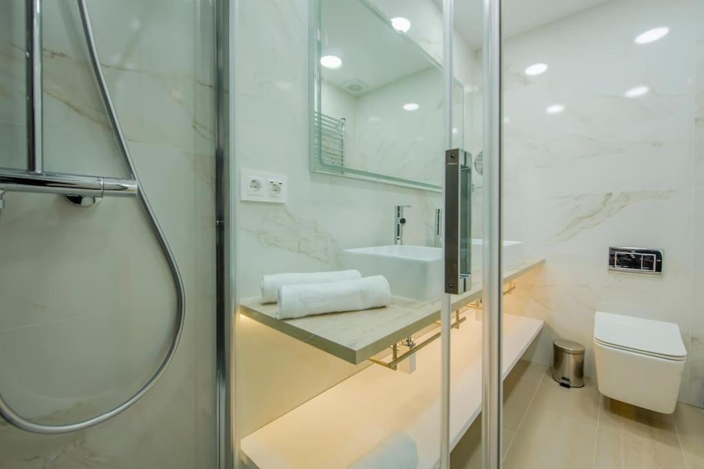 Suara Apartamentos 2 Мадрид Экстерьер фото